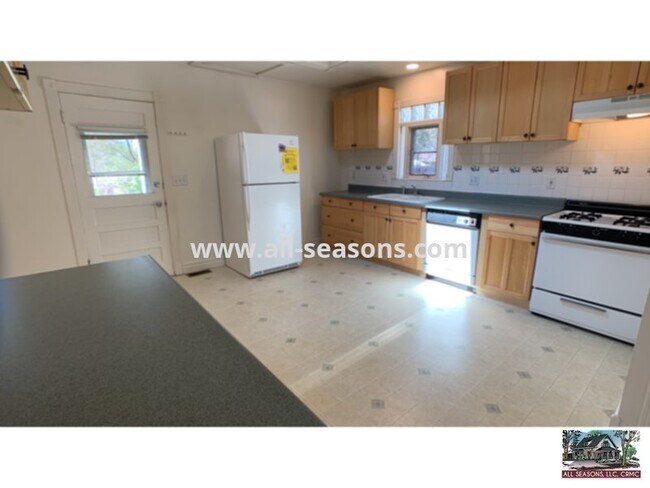 Building Photo - Downtown 1 Bedroom Home For Rent!