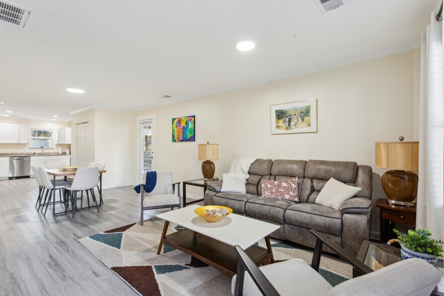 Primary Photo - 1870 Waldrep Cir SE