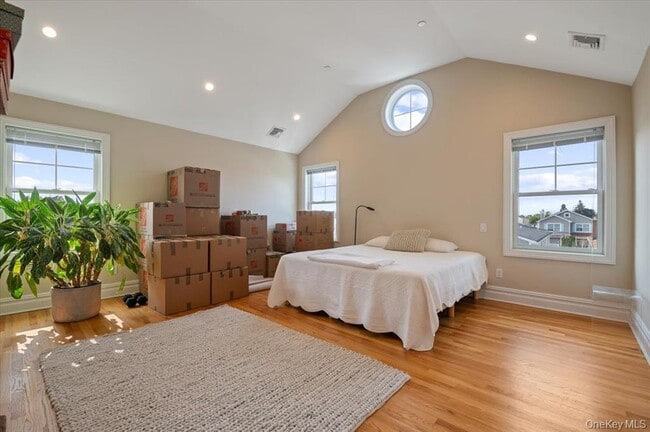 Building Photo - 545 E Fulton St