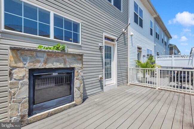 Building Photo - 617 S Cherry Grove Ave