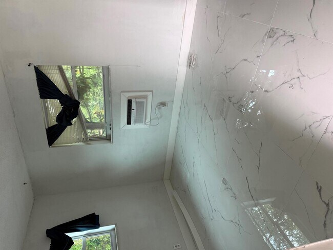 Building Photo - 6019 Hayes St