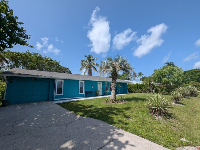 Primary Photo - 4418 Parrot Ave