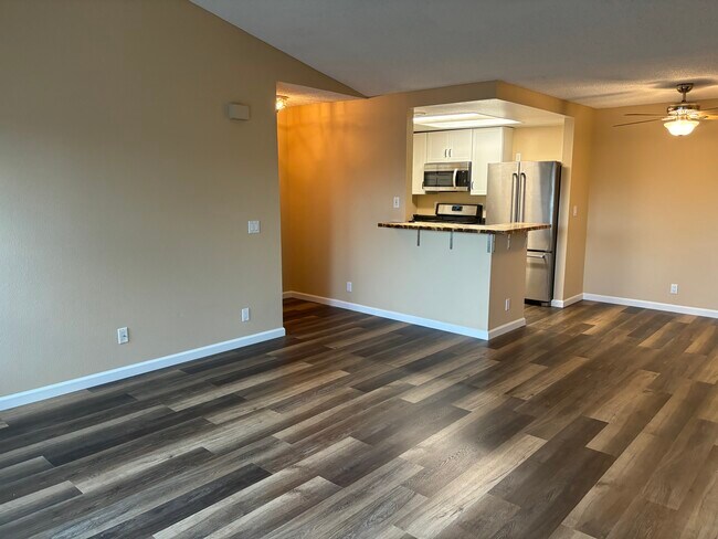 Living room looking into kitchen - 1059 Shadowridge Dr