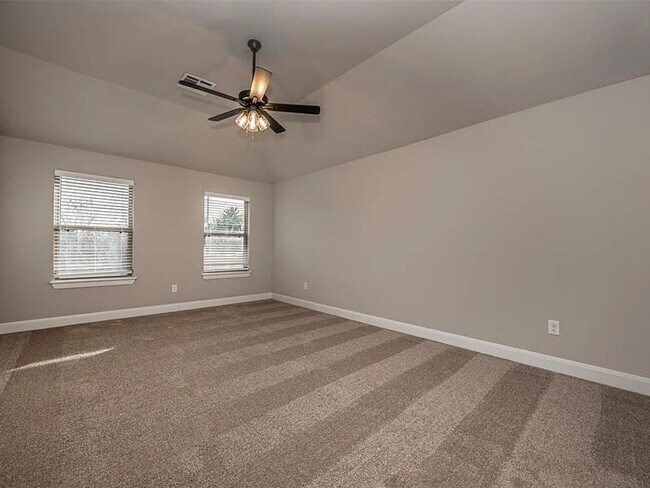 Building Photo - Modern 4-Bed, 2-Bath Mustang Home with 3-Car Garage!