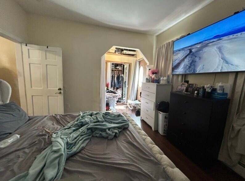 Bedroom - 42 Haverford St