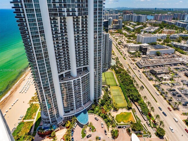 Building Photo - 18201 Collins Ave