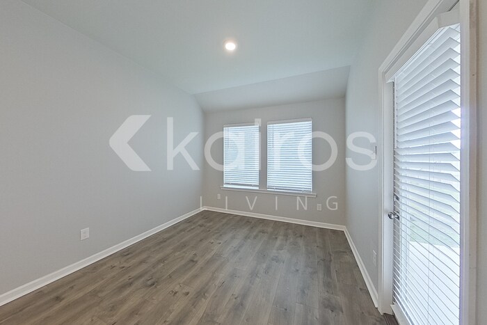 Building Photo - 116 SANTIAGO COURT