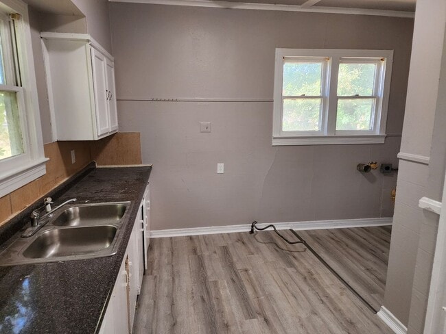 Building Photo - 1332 Wilkinson St