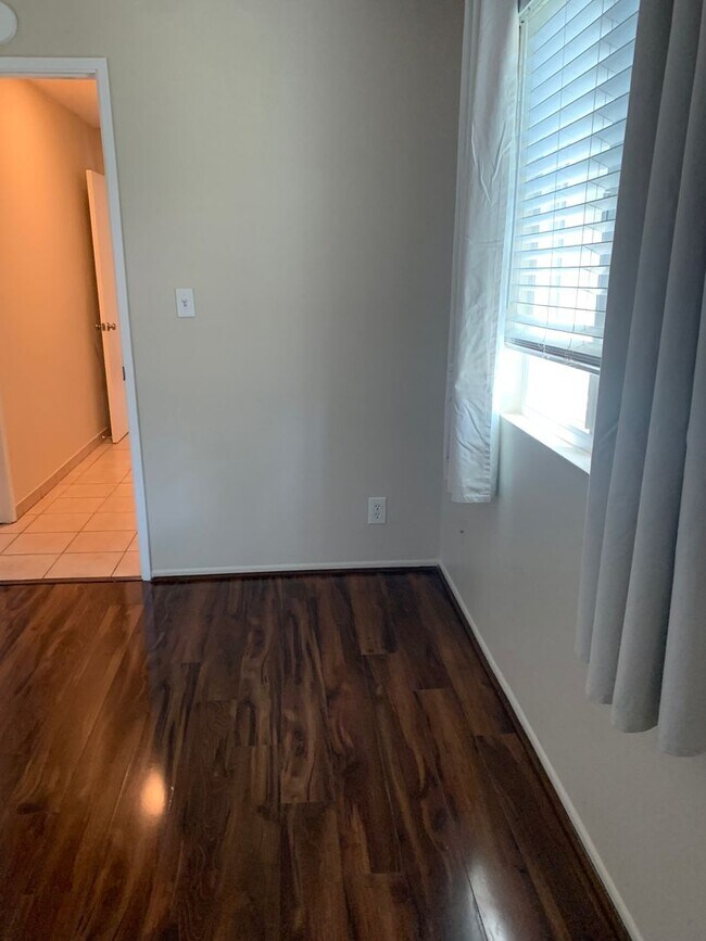 Building Photo - 5510 Armitos Ave