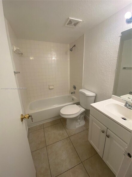 Building Photo - 3410 Foxcroft Rd