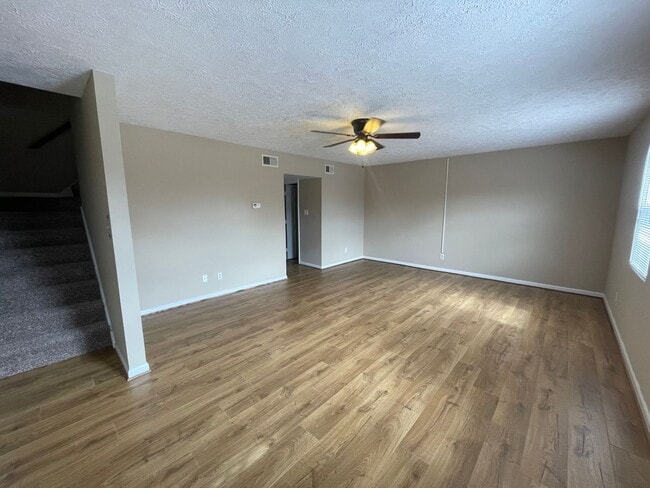 Building Photo - Old Forest Rd Area Townhouse