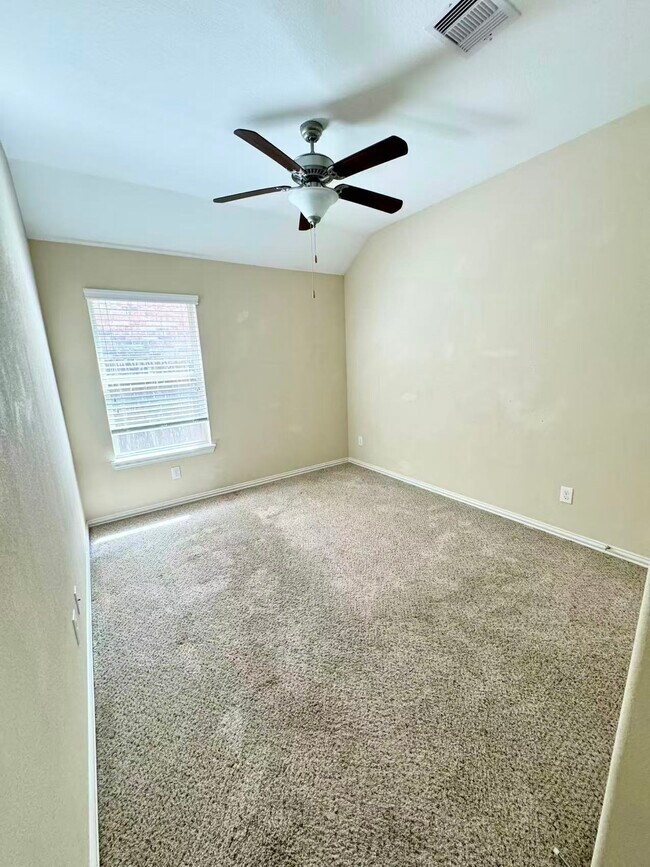 Building Photo - 11015 Walts Run Ln