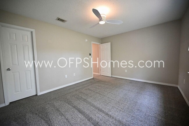 Building Photo - 214 Tooke St