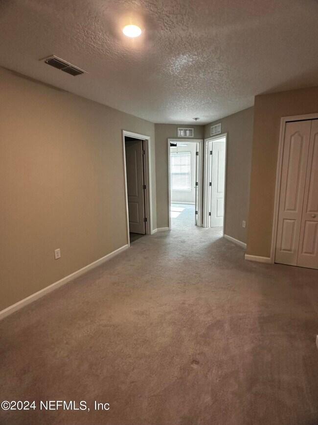 Building Photo - 7371 Palm Hills Dr