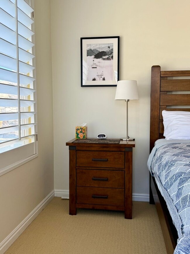 Building Photo - Townhouse within Walking Distance of Downtown Sugarhouse