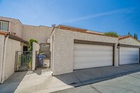 Building Photo - 4 Bedroom Condo for Rent in Panorama City!