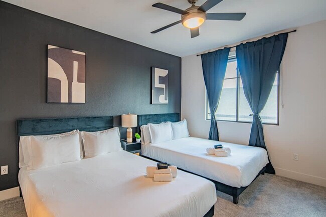 Building Photo - 15501 N Dial Blvd