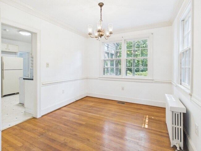 Building Photo - 2253 Brookwood Rd
