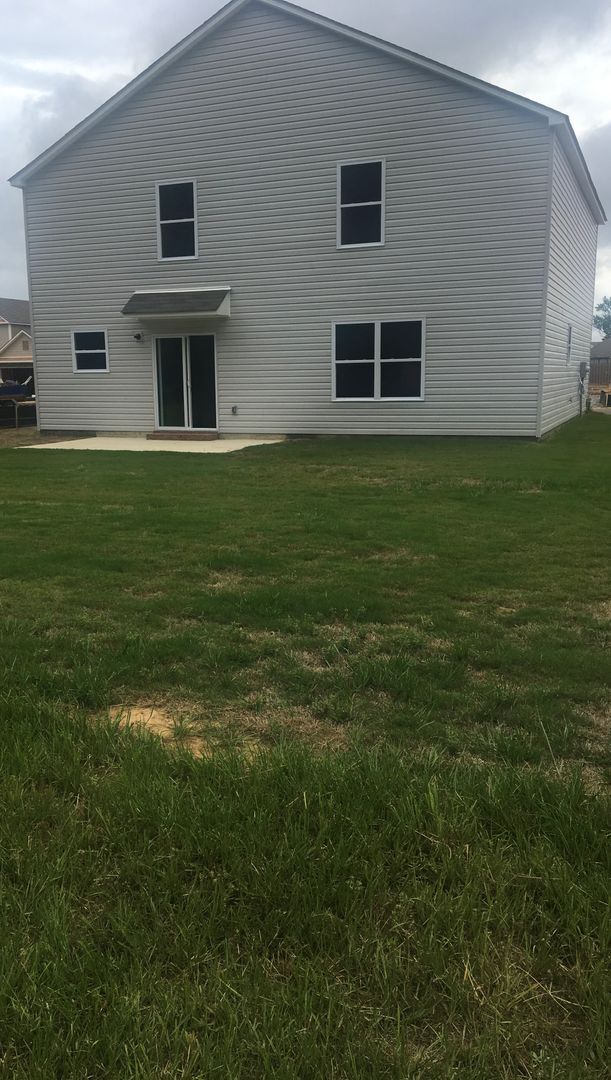 Building Photo - 3BR 2.5BA Garden Home with 2-Car Garage