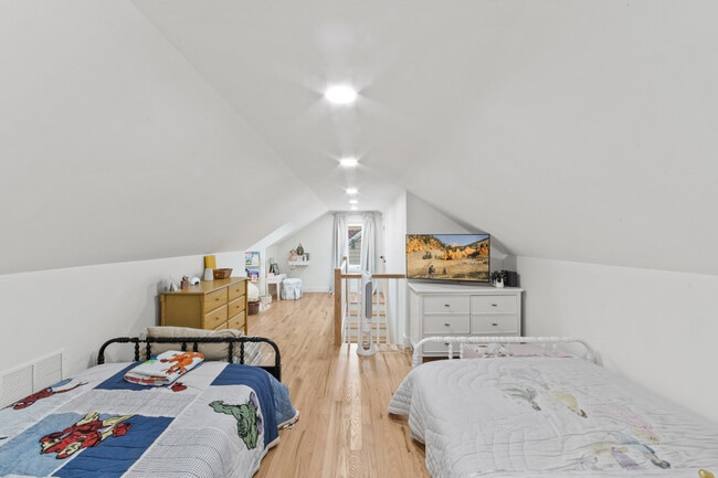 Building Photo - 17-11 Berdan Ave