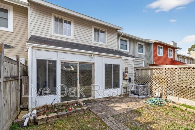 Building Photo - 304 Falling Ln