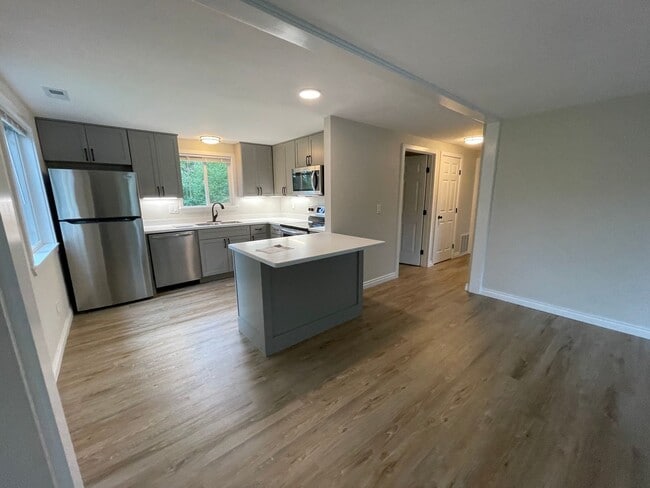 Building Photo - 304 S Forest Dr