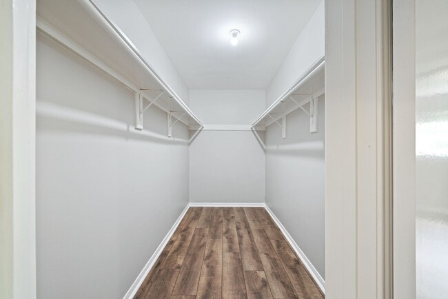 Building Photo - 801 Thornwood Dr