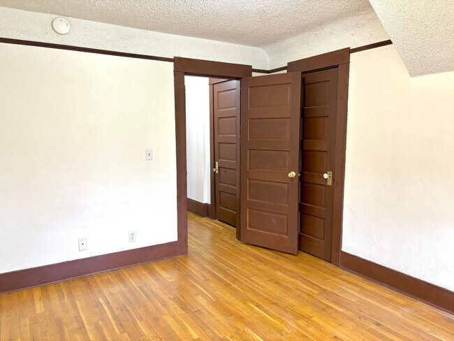 Building Photo - Historic and Spacious Humboldt Neighborhood Home w/ Covered Front/Back Patio and Huge Basement