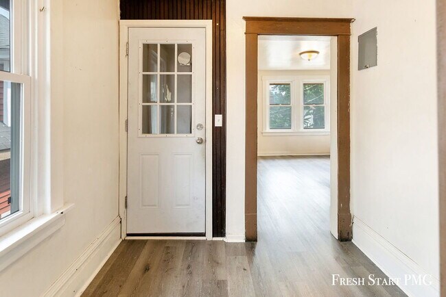 Building Photo - Light-Filled & Well-Connected Living – 1 B...
