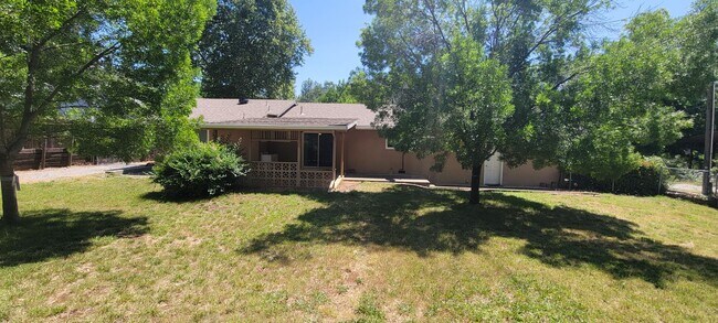 Building Photo - Ranch Style Home In Country Setting
