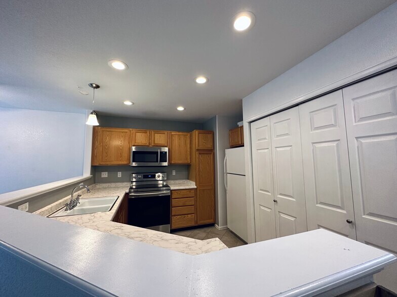 Building Photo - 2085 E 103rd Ave