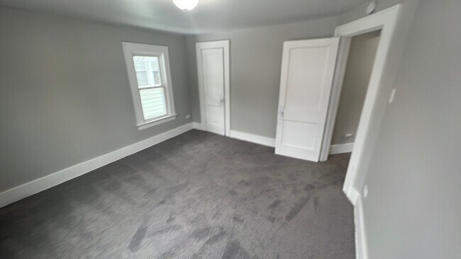 Building Photo - 943 Delia Ave
