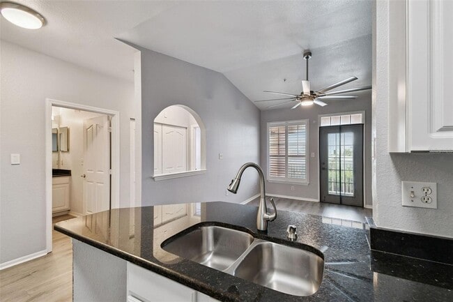 Building Photo - 5000 Culbreath Key Way