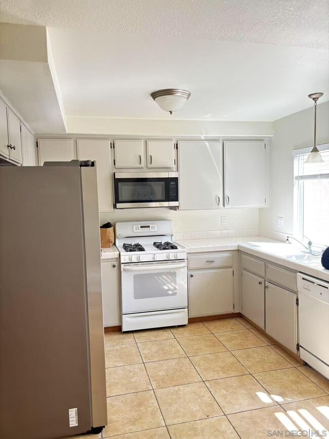 Building Photo - 3525 Caminito Carmel Landing