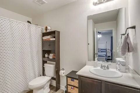 Building Photo - 609 E Willingham St