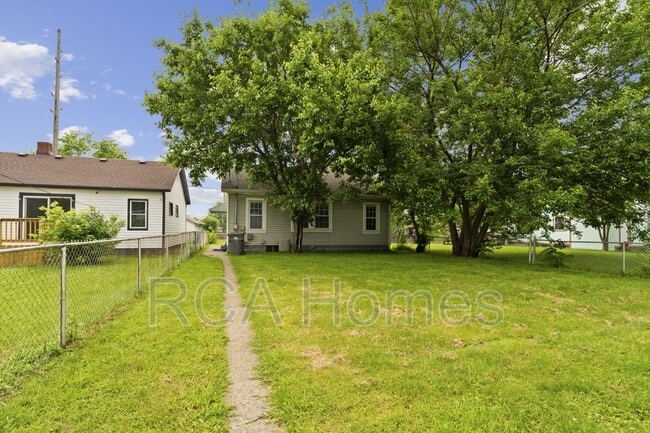 Building Photo - 239 S Rural St