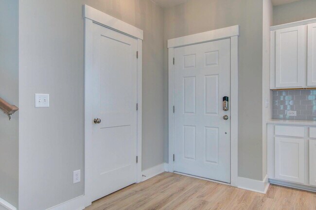 Building Photo - 117 Archdale St