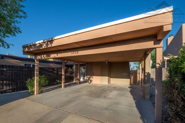Building Photo - Bright Southside Home in Las Acequias