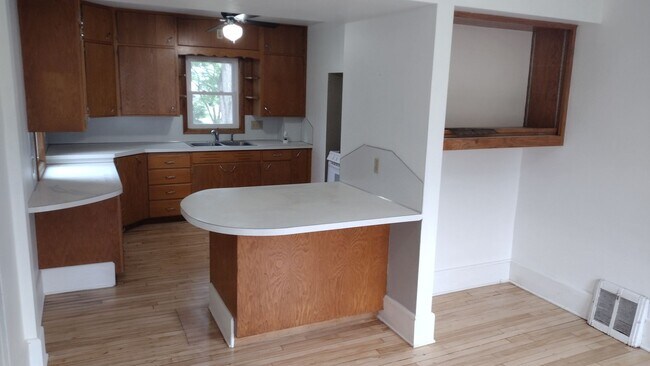 Building Photo - 1319 Winnebago Ave