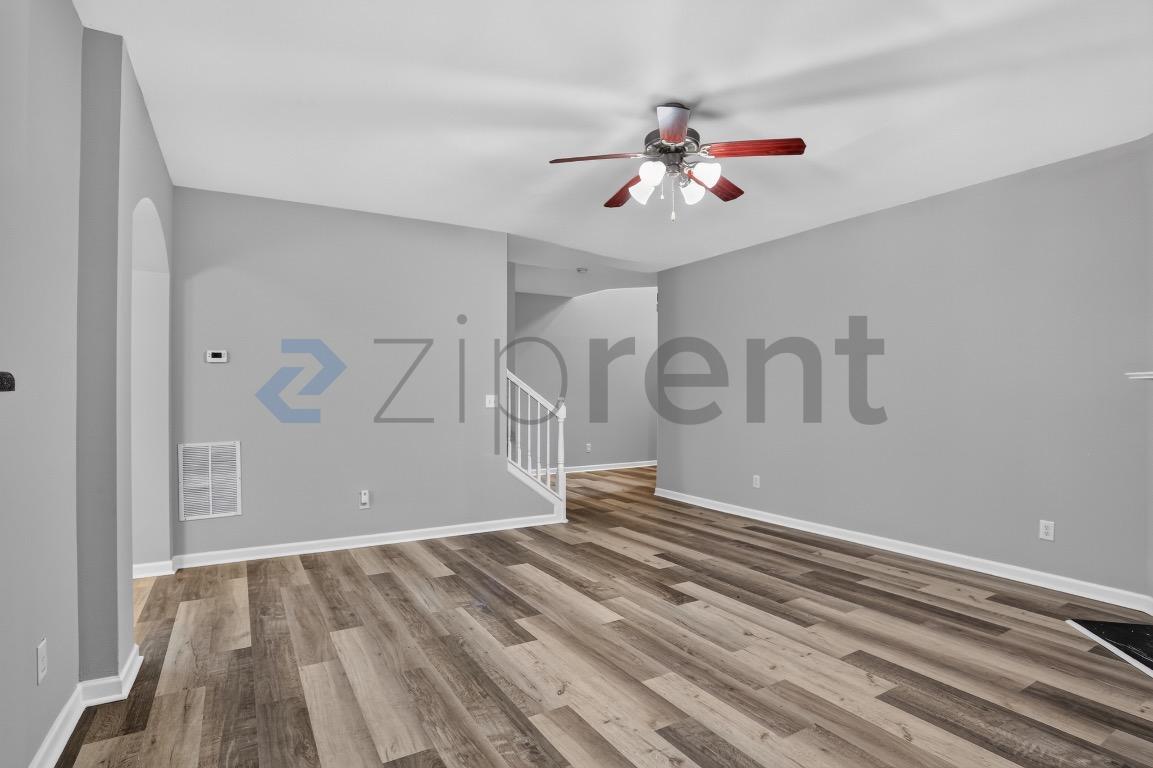 Building Photo - Unit