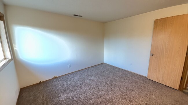 Building Photo - 50% OFF One Month's RENT! 3 Bedroom 2 Bath Renovated House with/ Fenced Backyard on Dead End Street