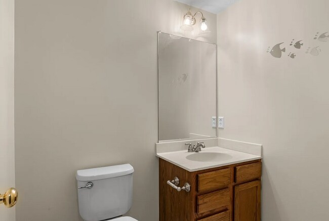 Building Photo - Well Kept Home in Private Court in Abingdon!