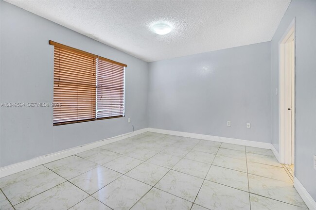 Building Photo - 15560 SW 104th Terrace