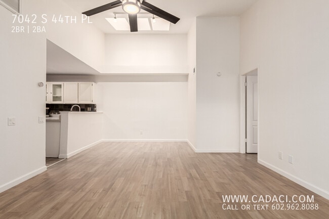 Building Photo - 7042 S 44th Pl