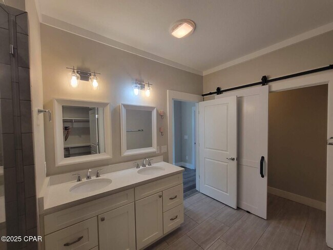 Building Photo - 100 Sea Breeze Cir