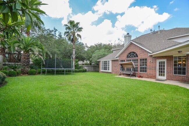 Building Photo - 17415 Fountainview Cir
