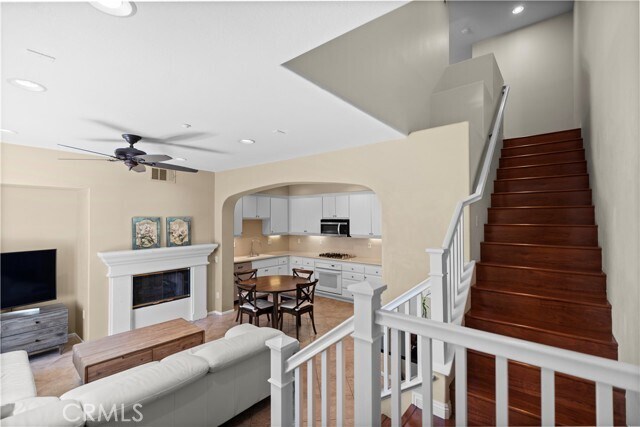 Building Photo - 18 Moonstone