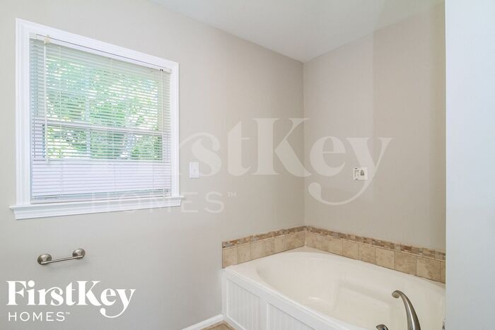 Building Photo - 5213 Pembrooke Forest Ct