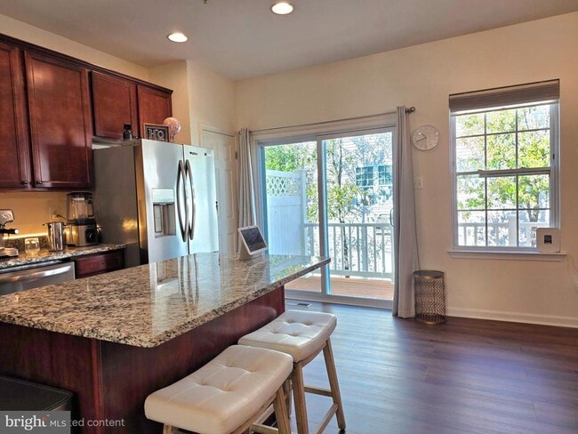 Building Photo - 8245 Macintosh Ct