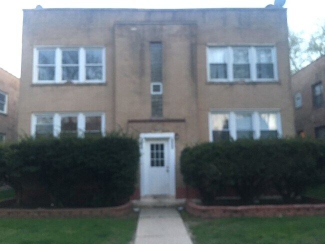 Primary Photo - 2323 W Morse Ave